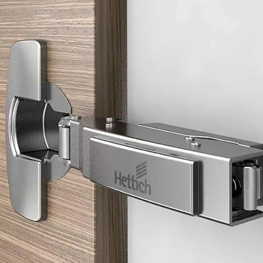 Instalación de bisagra Hettich Sensys con amortiguación integrada para muebles de cocina en Castellón y Valencia